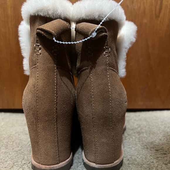 Women’s UGG Boots - Picture 3 of 6